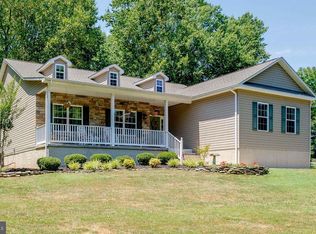 7233 Della St, Warrenton, VA 20186