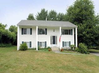 16 Lilly Ln, Narragansett, RI 02882