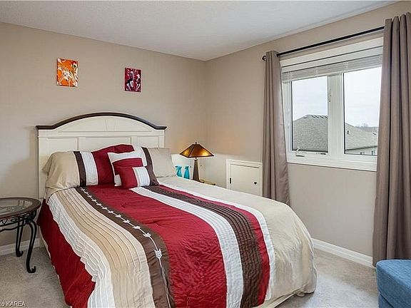 5th image of 918 Blossom St
