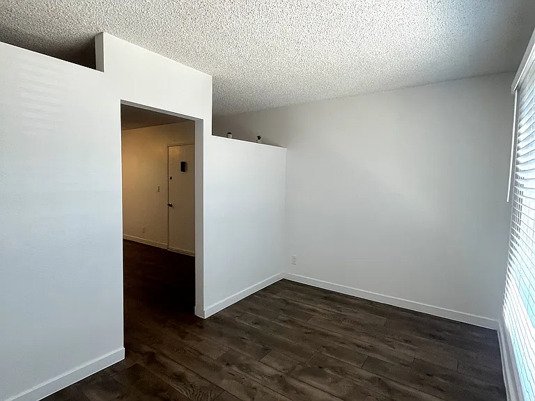 5548 Yarmouth Ave #1 — Photo 11
