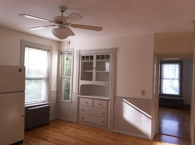 3 bed, 1100 sqft, $2,100 — Photo 3