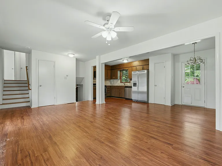 1160 Seven Springs Cir — Photo 7