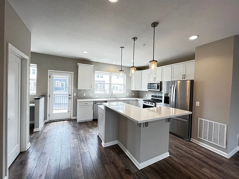 5228 Hampton St NE — Photo 5