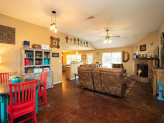 4th image of 13042 Lauren Ln