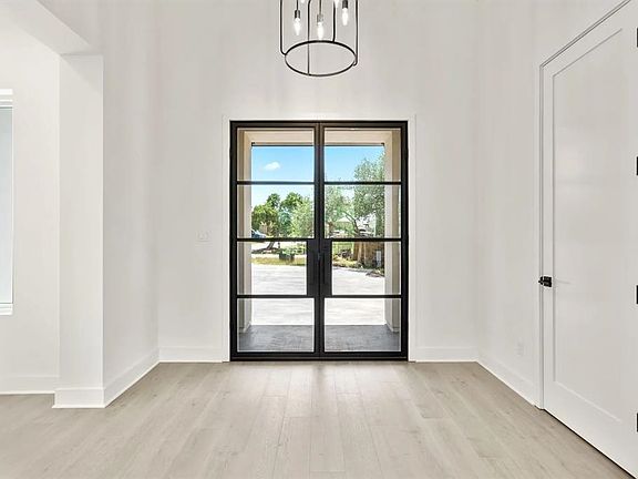 2nd image of 105 Mitchell Creek