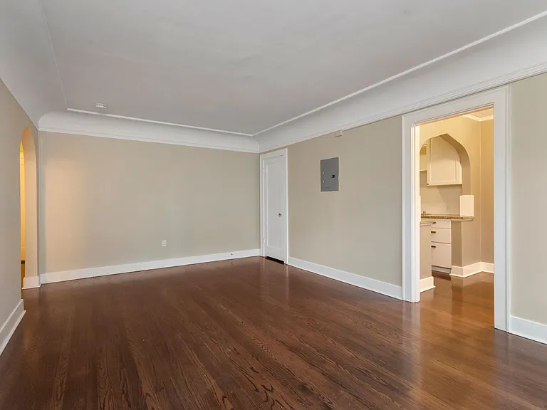 Westland Manor — Photo 14