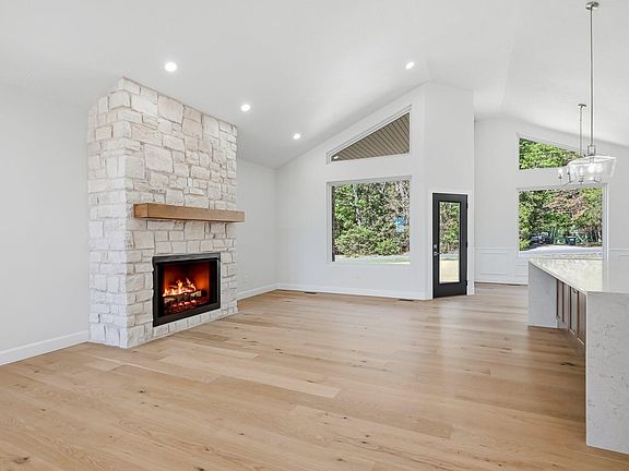 5th image of 1755 W Gaslight Drive