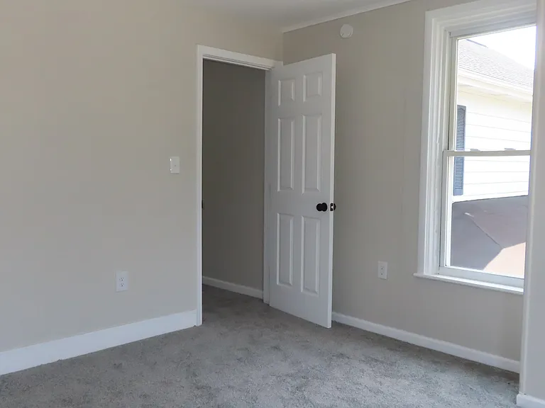 828 Broad St — Photo 19
