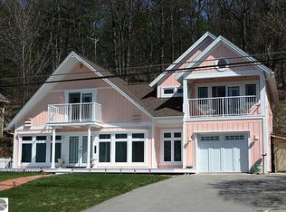 7910 Peninsula Dr, Traverse City, MI 49686