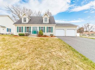 5 Barrington Dr, Springfield, MA 01129