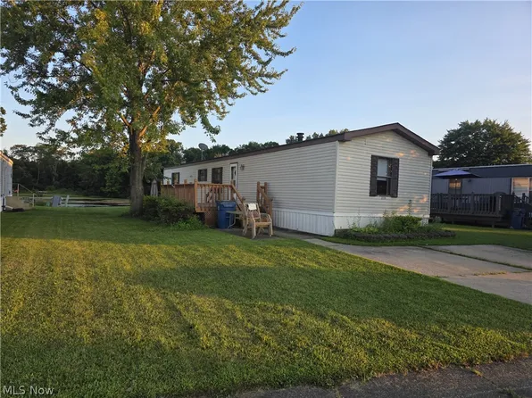 2139 Parkway Dr, Deerfield, OH 44411