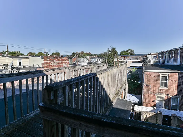 226 Forster St — Photo 32