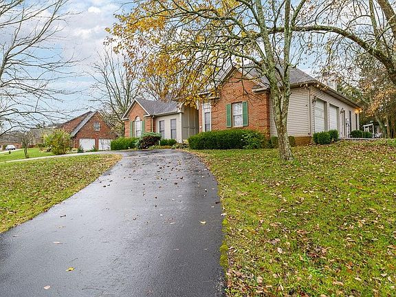 3rd image of 253 Crown Point Dr