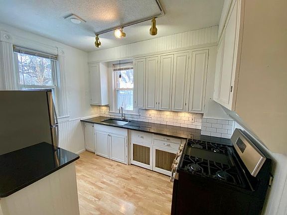 2nd image of 1093 Oxford St N #1