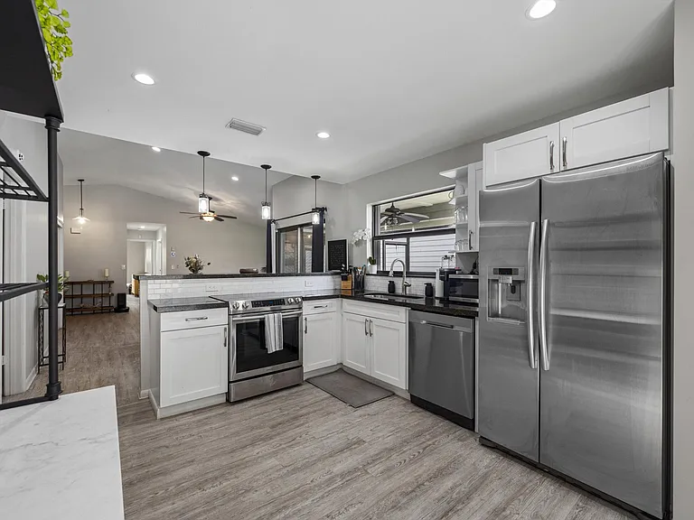 2482 Bedford Mews Dr — Photo 15