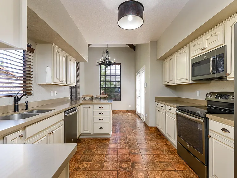 5505 E Desert Hills Dr — Photo 6