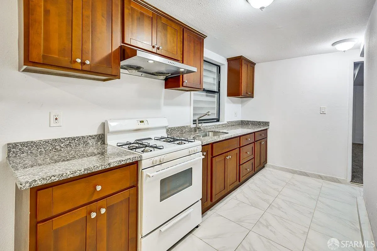 3 bed, 2.0 bath, 4518 sqft, $3,675 — Photo 1