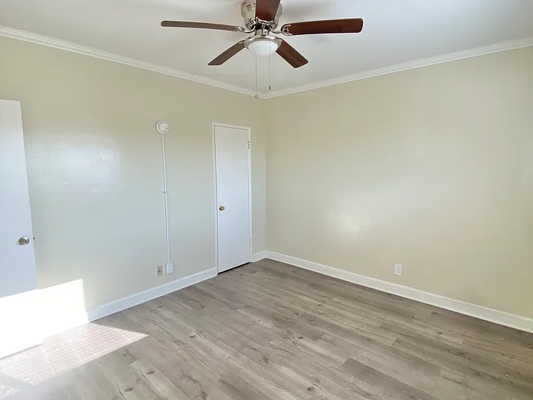 1905 S Oxford Ave #14 — Photo 10