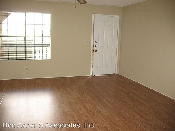 3rd image of 355 Lakepointe 204 Dr