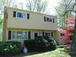 51 Ledgewood Dr, Norwalk, CT 06850