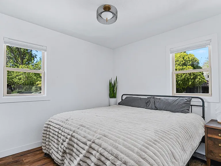 1309 W Melrose St — Photo 19
