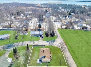 27 Evergreen Ave, East Moriches, NY 11940