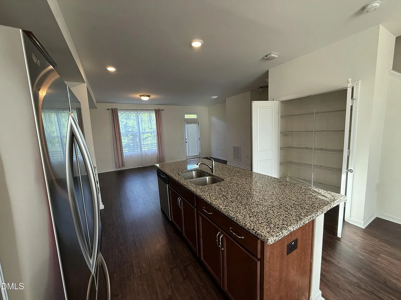3 bed, 3.5 bath, 1856 sqft, $1,950 — Photo 3