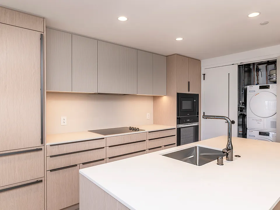 333 Ward Ave #3906