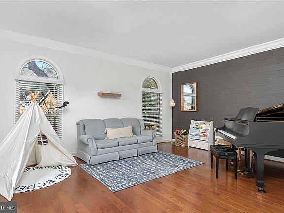 4th image of 20314 Parkwood Ct