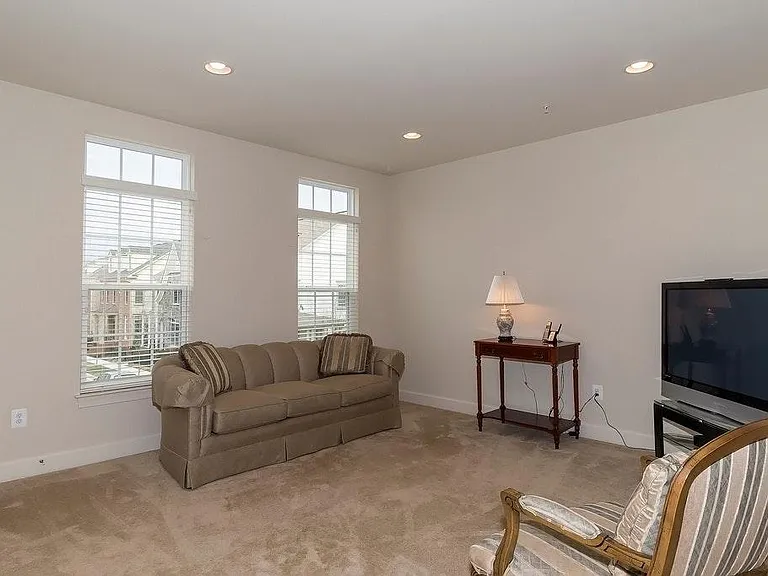 7870 Tilghman St — Photo 15