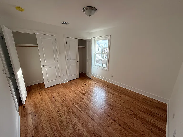 370 Semel Ave #B — Photo 7