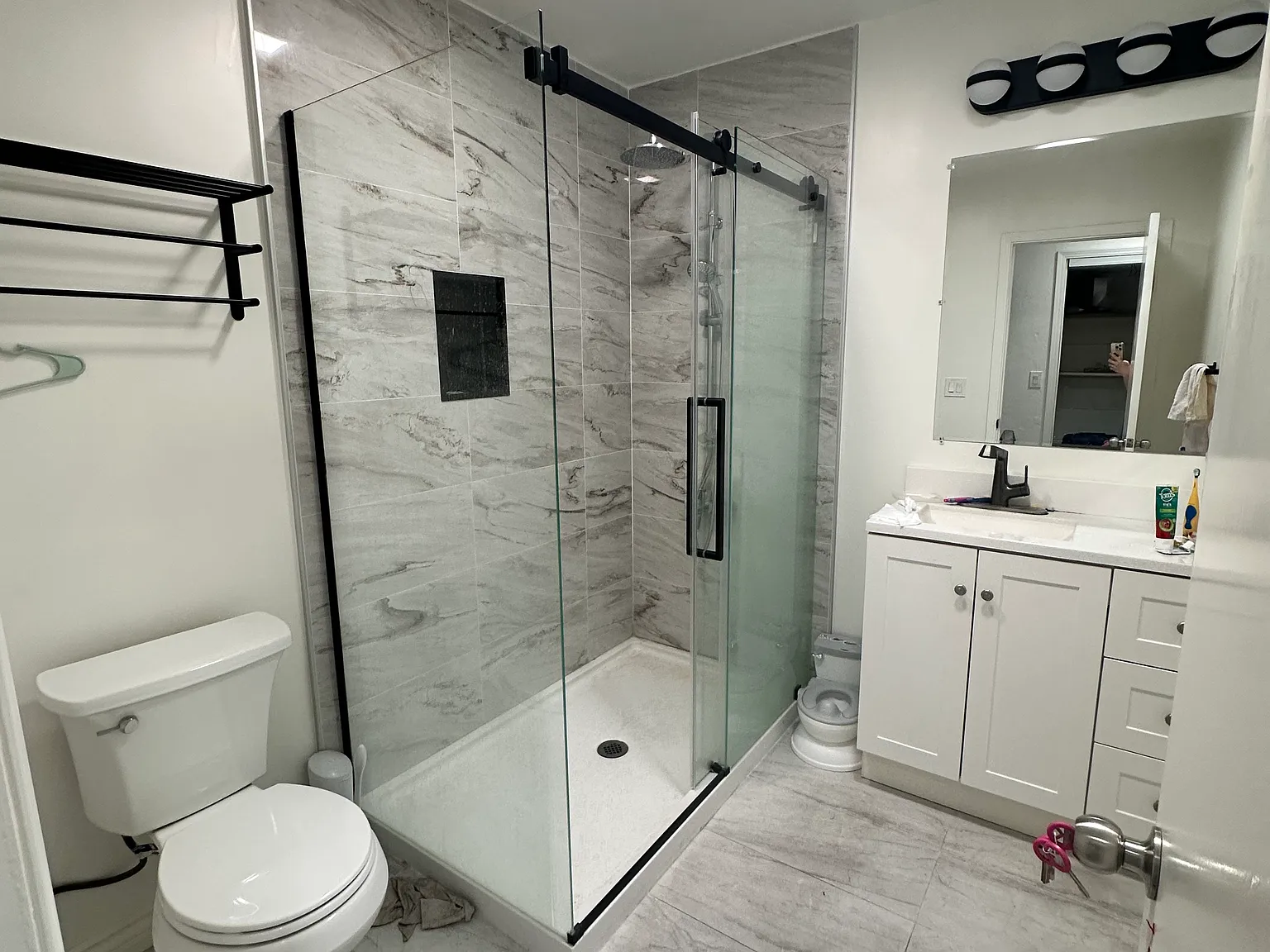 4 bed, 8200 sqft, $5,800 — Photo 1