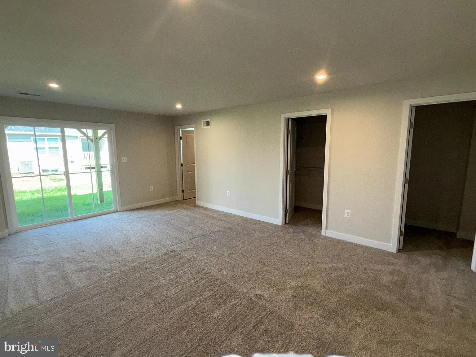4 bed, 3.5 bath, 2285 sqft, $2,850 — Photo 4