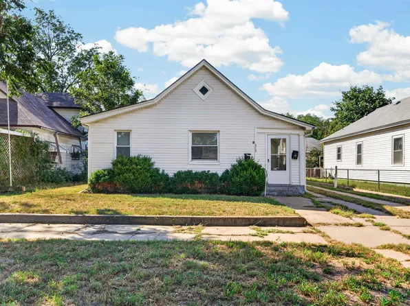 319 E 8th Ave, Hutchinson, KS 67501
