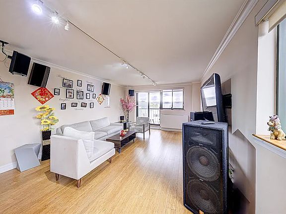 5th image of 3220 Fairfield Ave APT 8A