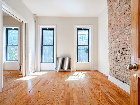 3rd image of 450 Halsey St