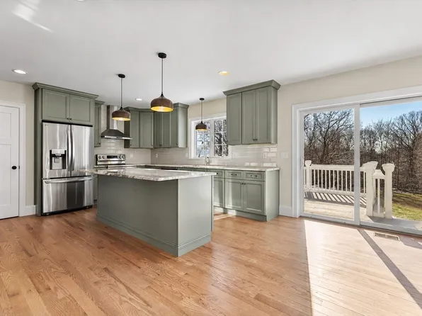 41 Lantern Ln, Braintree, MA 02184