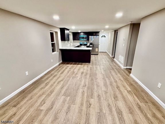 3rd image of 264 Girard Ave #B