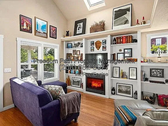 2 bed, 2.0 bath, 1168 sqft, $1,895 — Photo 3