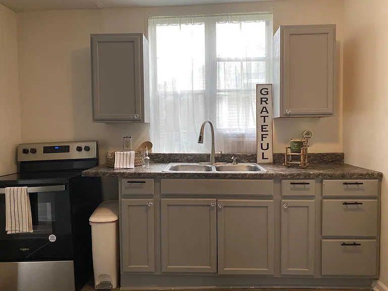 1010 Sheridan Ave — Photo 2