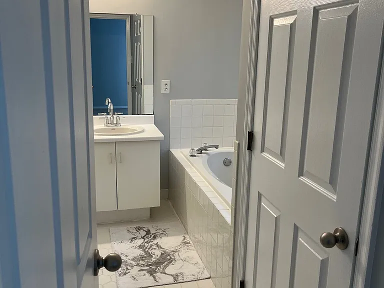 402 Harvest Ln — Photo 12