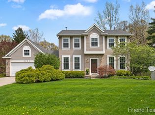 2259 Waterford Way NE, Grand Rapids, MI 49525