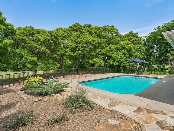 2nd image of 3306 Hillview Dr