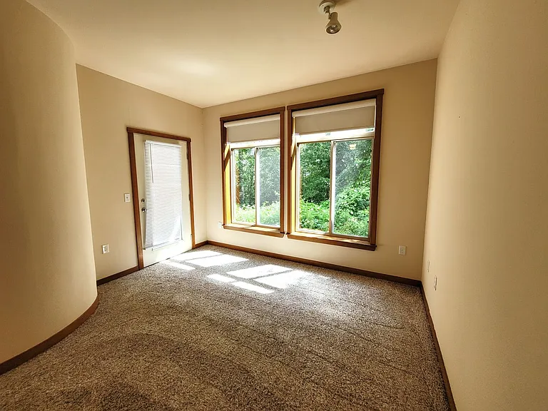 910 Gladstone St #110 — Photo 10