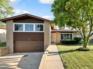 295 Diamond Head Dr, Des Plaines, IL