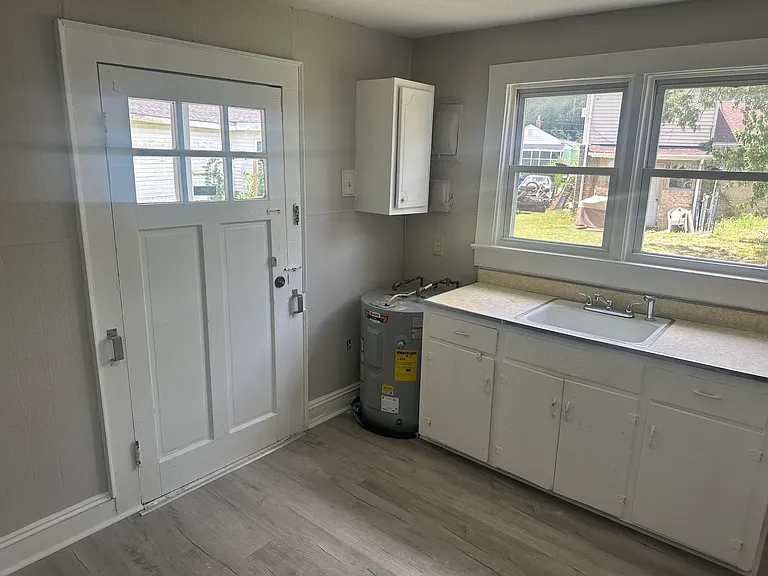 119 Carver Ave — Photo 7