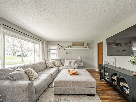 2nd image of 3709 N Lanewood Dr