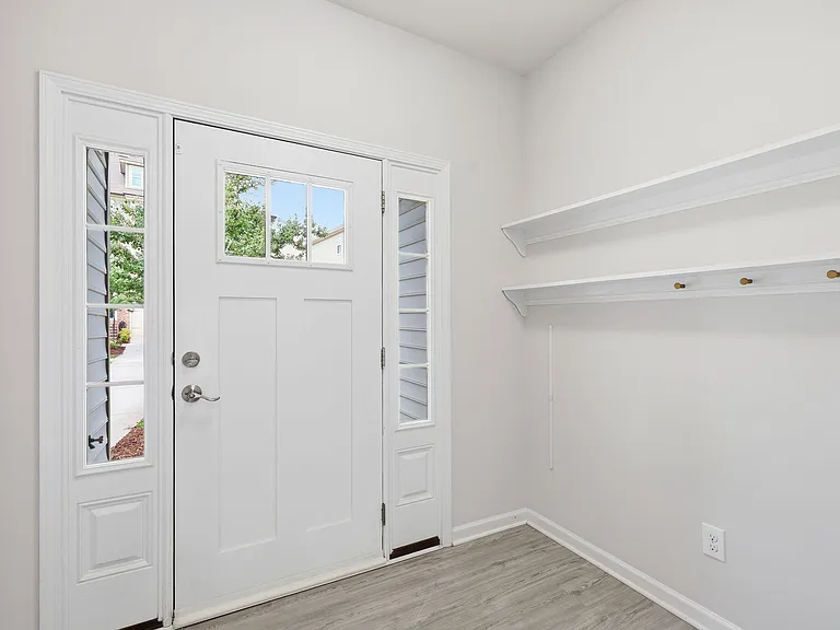 221 Irving Way — Photo 4