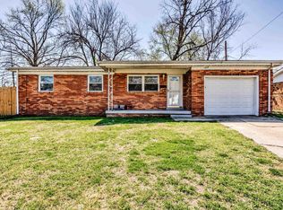 1012 N Fairlawn Cir E, Evansville, IN 47711