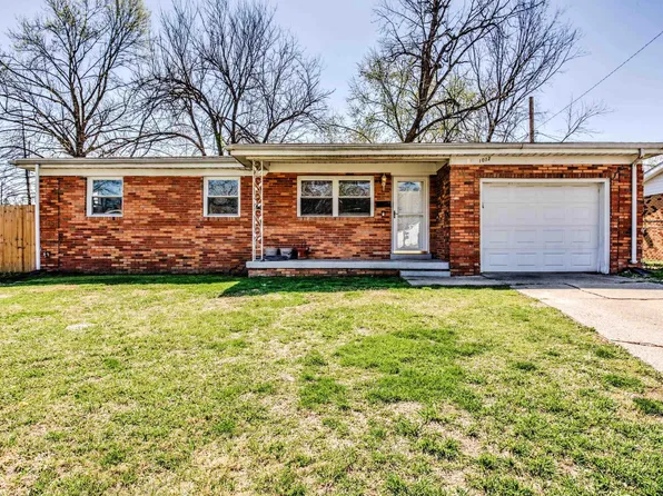 1012 N Fairlawn Cir E, Evansville, IN 47711